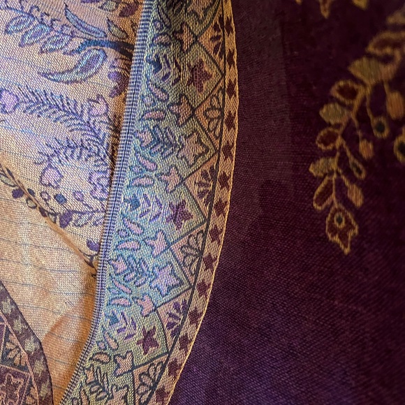 Beautiful Scarf/Wrap - Picture 4 of 5